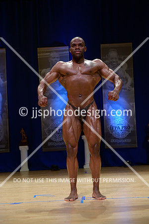 041815_Guest_Poser-1