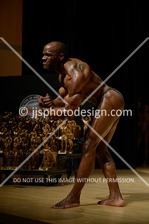 041815_Guest_Poser-6